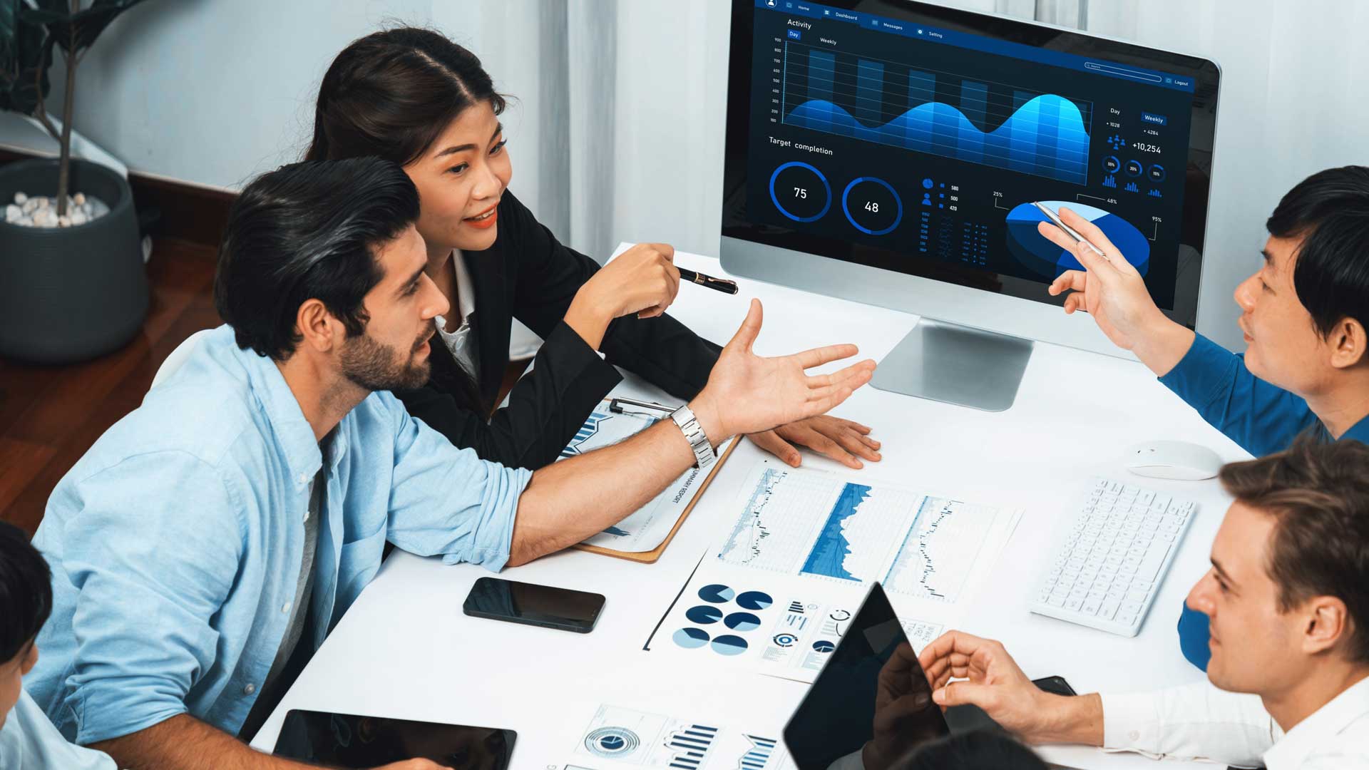 Leading MarTech Company Achieves Real-Time Data Confidence and Seamless Scaling Across 10K+ Locations with DataOps Backbone